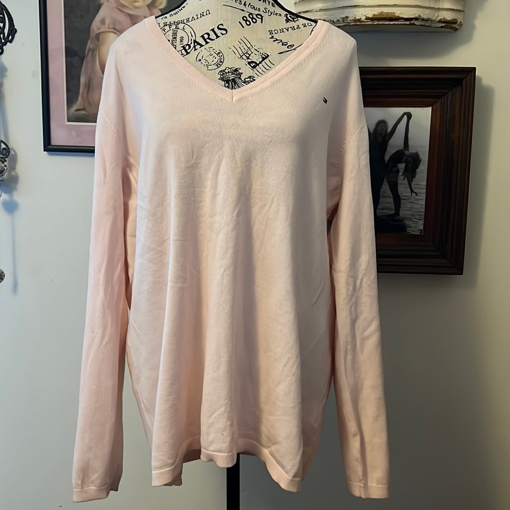 Tommy Hilfiger size XXL soft pink v-neck sweater